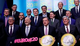 Evro po 20 letih: Primata dolarju ne bo prevzel