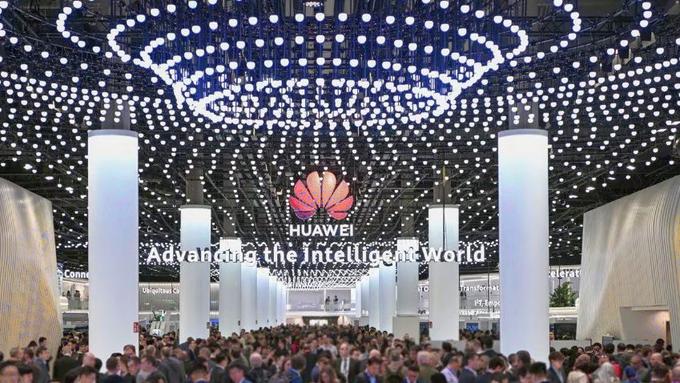Del velikega razstavnega prostora družbe Huawei na letošnjem največjem svetovnem dogodku mobilnih komunikacij Mobile World Congress, ki je od 26. do 29. februarja potekal v Barceloni. | Foto: 