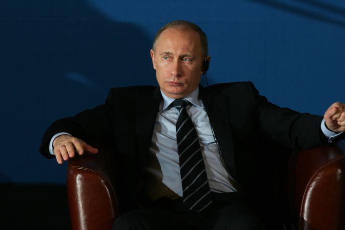 Vladimir Putin | Ruski predsednik Vladimir Putin se je od začetka vojne v Ukrajini že soočil z nasprotovanjem invaziji tudi v ruskih vrstah, a so bili vsi tovrstni poskusi kljubovanja Kremlju oziroma povzdigovanje glasu zatrti v kali z grožnjami, aretacijami ali odpuščanji. | Foto Guliverimage