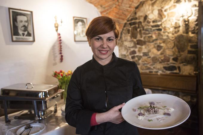 V gostilni Pri Kuklju, ki jo vodi Margareta Damjanić, obvladajo dolenjsko kulinarično dediščino. Tudi v sodobni preobleki, kot je moderniziran "jesihflajš". | Foto: Matej Leskovšek