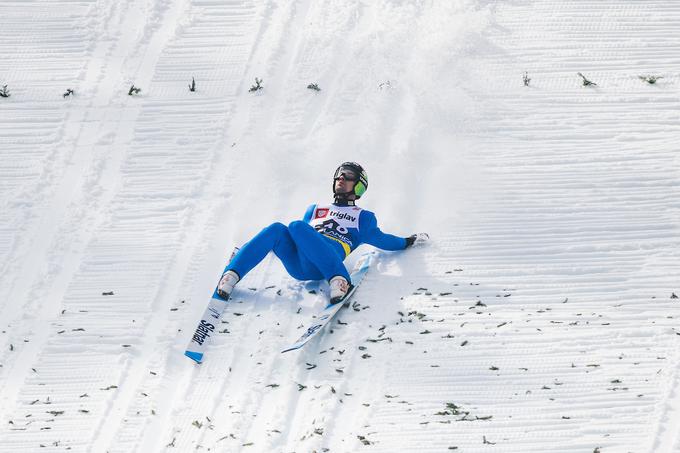 Ernest Prišlič je poletel kar 247 metrov, a ni mogel obstati na smučeh ... | Foto: Grega Valančič/Sportida