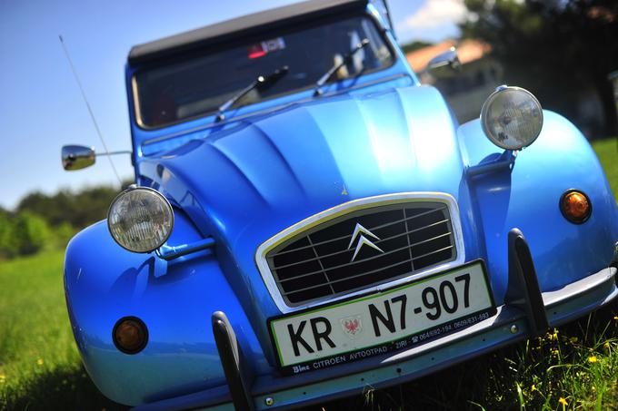 Citroënov "spaček" je eden najbolj kultnih in razširjenih avtomobilov vseh časov. Izdelovali so ga 42 let, skupno pa jih je na ceste zapeljalo okrog 3,8 milijona. | Foto: Gregor Pavšič