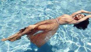 54-letna Monica Bellucci navdušuje v kopalkah #foto