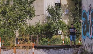 Skrita kamera: bi si še upali prečkati železniško progo? #video