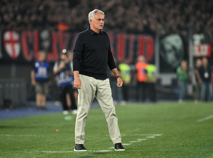 Jose Mourinho se je po desetdnevnem suspenzu vrnil ob rob igrišča. | Foto: Reuters