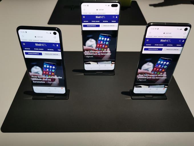 Prvi trije člani družine Samsung Galaxy S10 so že v predprodaji, od petka, 8. marca, pa bodo tudi v redni prodaji. Manjkajoči družinski član s podporo za omežja 5G in upogljivi telefon Fold bosta sledila predvidoma do konca pomladi. | Foto: Srdjan Cvjetović