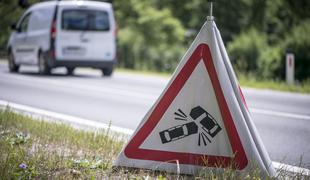Britanec v Sloveniji vozil po levi strani ceste in povzročil nesrečo