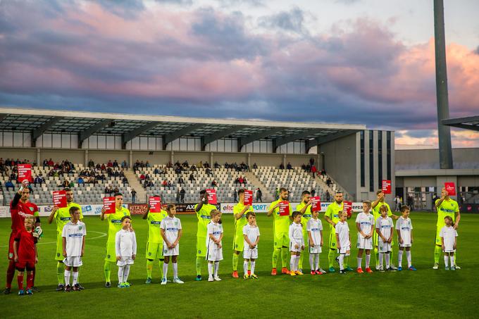 Nogometaši Kopra se bodo ta mesec pomerili tako s Crveno zvezdo kot tudi s Partizanom. | Foto: Žiga Zupan/Sportida