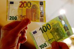 Od torka v obtoku prenovljena bankovca za 100 in 200 evrov #video