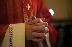 Več duhovnikov prejelo klice izsiljevalcev o spolnih zlorabah