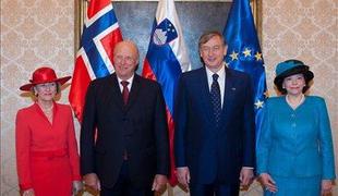 Norveški kralj v Sloveniji krepi odnose med državama (FOTO)