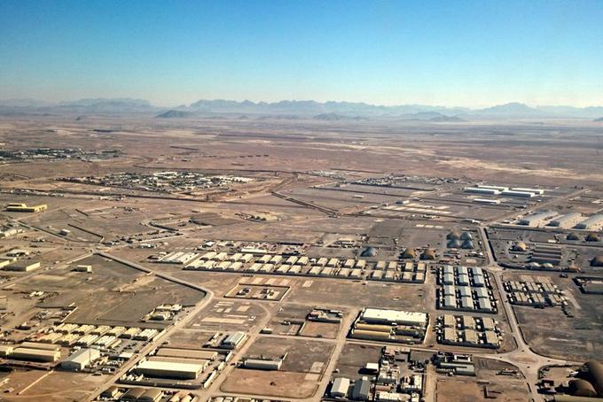 Pogled iz letala na vojaško bazo Kandahar. | Foto: Osebni arhiv Melite Podhovnik