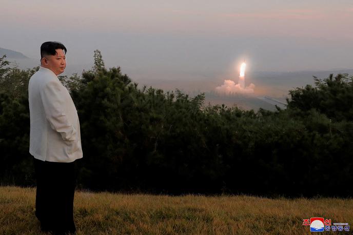 Severna Koreja | Severna Koreja v zadnjih tednih zaradi številnih izstrelitev raket, domnevno tudi ene medcelinske, ponovno sproža negotovost na korejskem polotoku in širše. | Foto Reuters