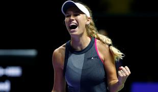 Za krono v Singapurju Caroline in Venus, Roger Federer zanesljivo v finale