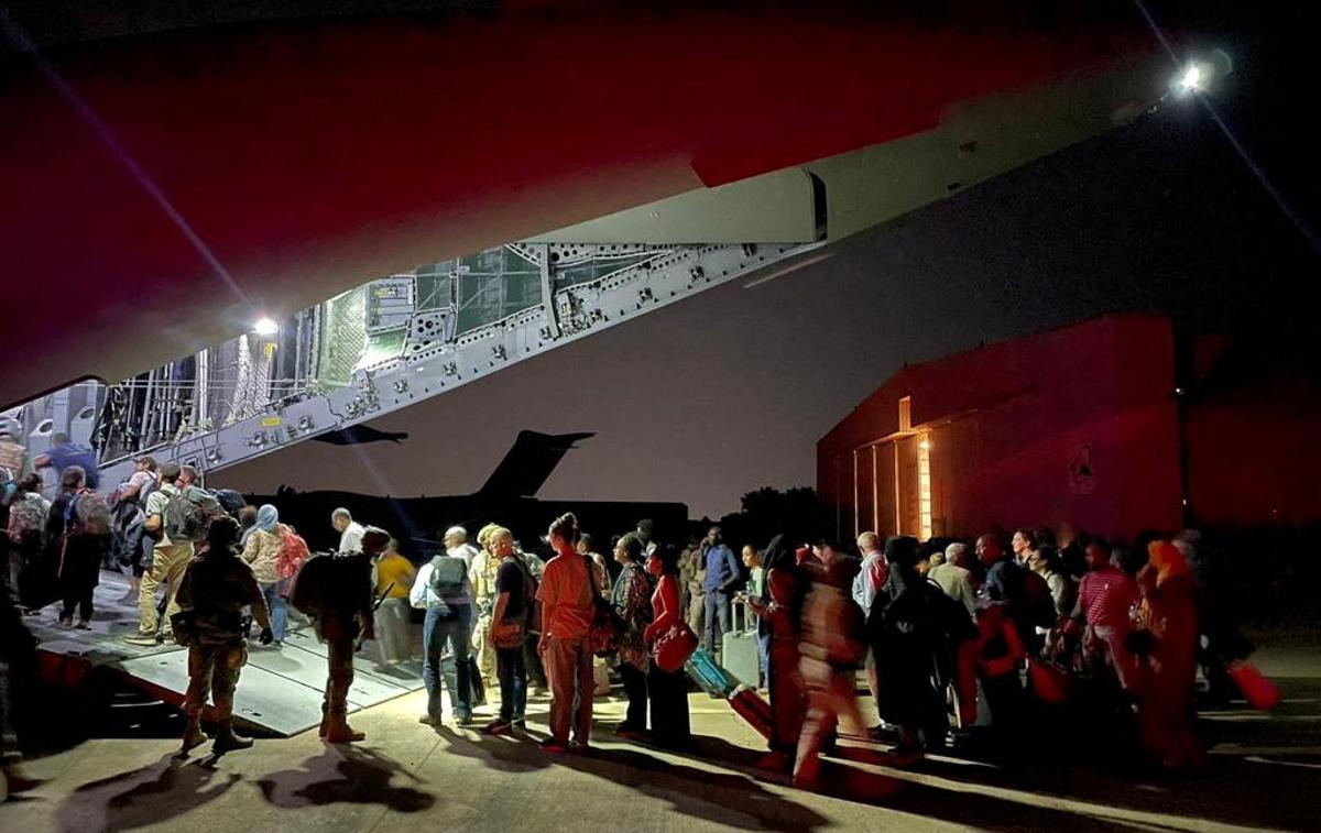 Sudan, evakuacija, Španci | Iz države bežijo tudi Sudanci.  | Foto Reuters