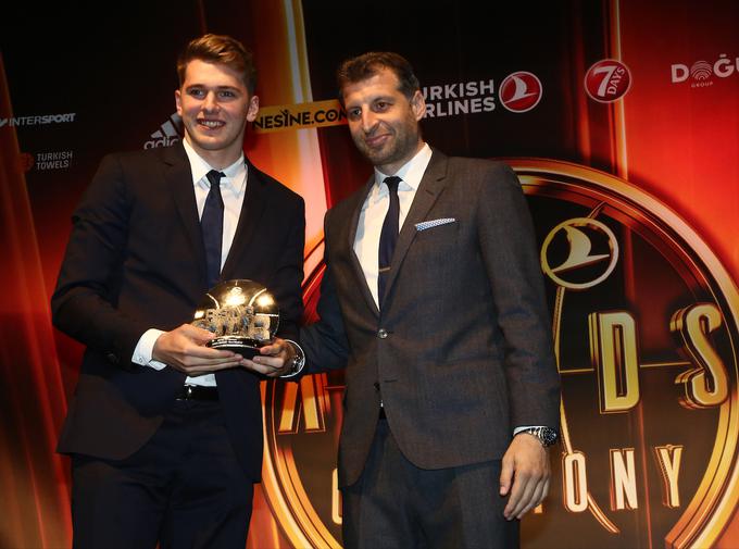 V tej sezoni je štirikrat postal MVP kroga v evroligi in na koncu prejel nagrado za vzhajajočo zvezdo. | Foto: Sportida