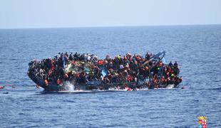 Lani v Sredozemskem morju umrlo več kot 2.200 migrantov