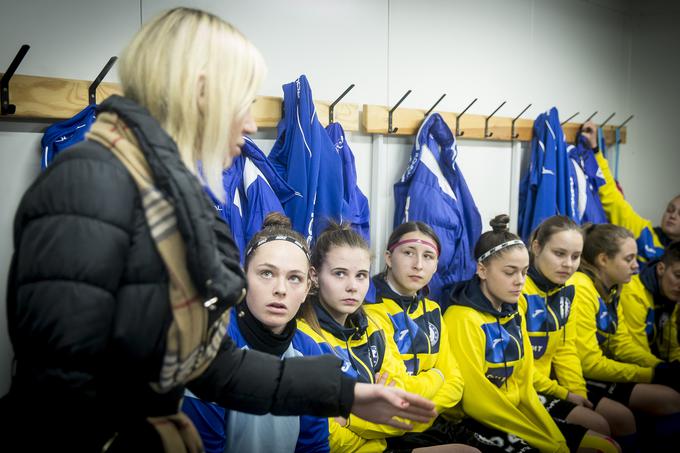 Pogovor z igralkami pred tekmo. | Foto: Ana Kovač