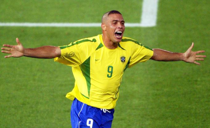Ronaldo je v finalu SP 2002 dvakrat zatresel nemško mrežo. | Foto: Guliverimage/Getty Images