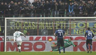 Po velikem spodrsljaju Interja je Napoli navdušil in skočil na vrh