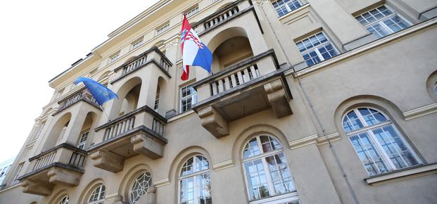 Hrvaška na nogah: nekdanji pomočnik ministrice, dekan in profesor državo okradli za milijon evrov
