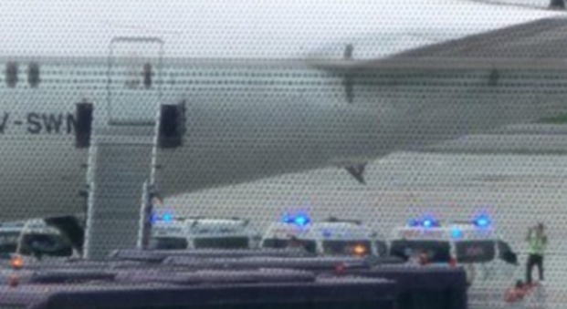 Močna turbulenca na letu iz Londona: ena oseba umrla, več kot 30 ranjenih