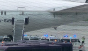 Močna turbulenca na letu iz Londona: ena oseba umrla, več kot 30 ranjenih