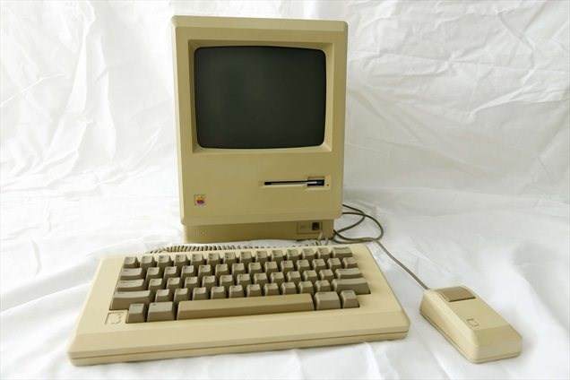 Macintosh je uporabniku ponudil revolucionarni prvini - grafični uporabniški vmesnik in miško.  | Foto: 