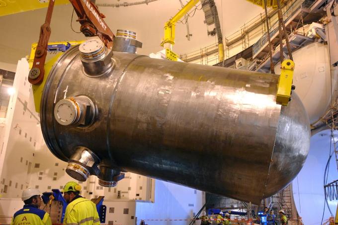 Reaktorska posoda je velikanska kovinska kapsula z več kot 20 centimetrov debelimi stenami. Biti mora dovolj robustna, da v primeru najhujše nesreče, staljenega reaktorskega jedra, zadrži radioaktivno sevanje. 
