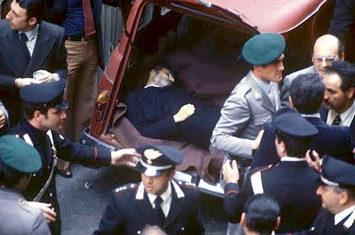 Pripadniki levičarske teroristične organizacije so leta 1978 ugrabili in umorili takratnega predsednika vlade, krščanskega demokrata Alda Mora.  | Foto: 