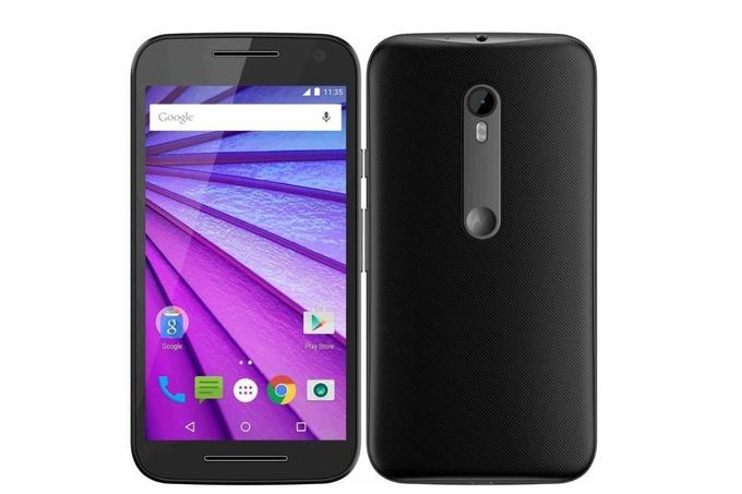 Moto G čez lužo velja za enega najboljših "budžetnih" pametnih telefonov. Uporabnik z Moto G dobi povezljivost 4G, dva gigabajta pomnilnika, štirijedrni procesor, osem gigabajtov prostora za shranjevanje podatkov, zelo dober zaslon z ločljivostjo 720p in celo osnovno zaščito pred vodo. | Foto: 