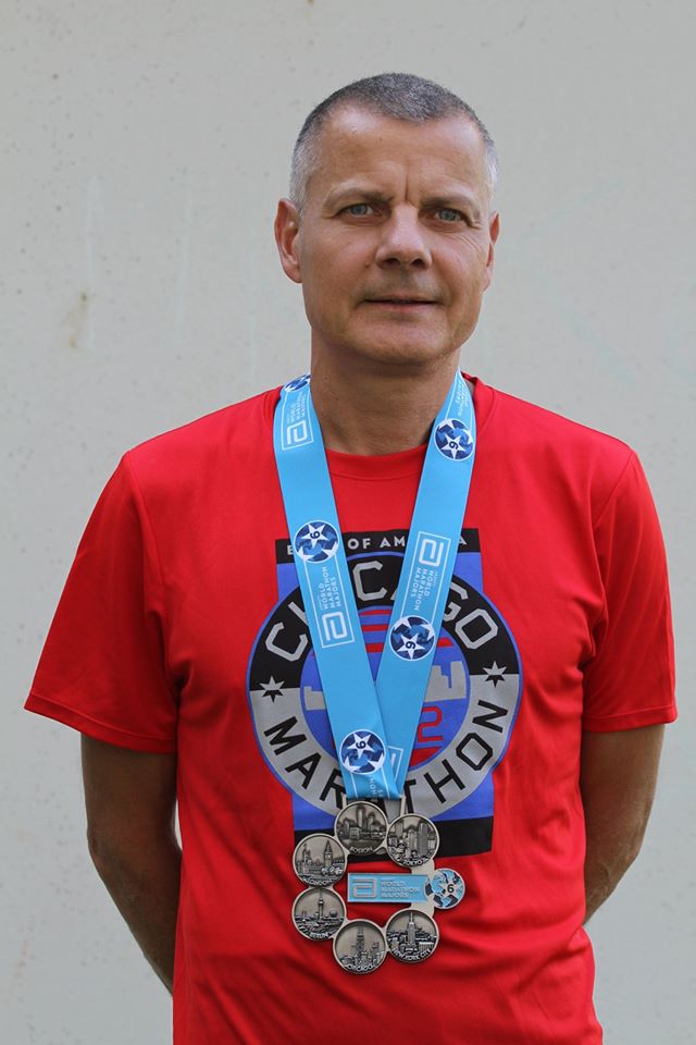 Matjaž Vrhunc je prejel medaljo za pretečenih šest največjih maratonov na svetu. | Foto: 