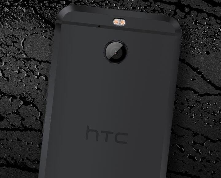 HTC 10 Evo pa uporabniku ne daje izbire - ali bo zadovoljen s priloženimi slušalkami ali pa bo sam kupil pretvornik za uporabo lastnih. | Foto: 