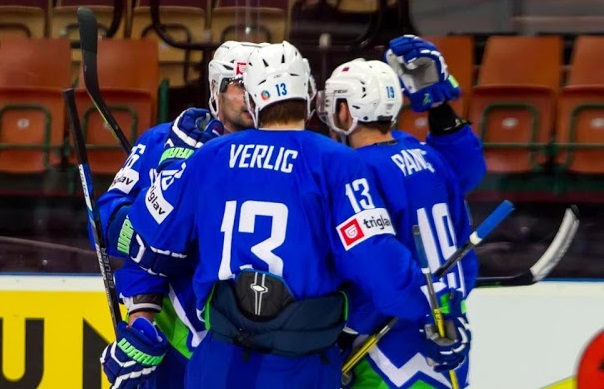 Miha Verlič je v drugem delu po podaji Jana Urbasa poskrbel za mirnejše nadaljevanje. | Foto: Hokejska zveza Slovenije