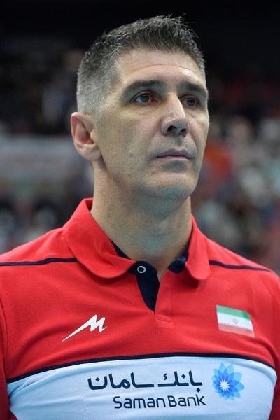 Je trener, ki ima za sabo odlično igralsko kariero. Pohvali se lahko tudi z zlato in bronasto olimpijsko medaljo. | Foto: FIVB