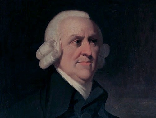 Škot Adam Smith je eden od najbolj slovečih in znanih ekonomistov ter velja za očeta ekonomskega liberalizma. Smith je v svoji znani knjigi Bogastvo narodov naklonjen svobodni trgovini, odpravi carin in nižjim davkom, a na začetku knjige poudari, da je bogastvo naroda odvisno predvsem od dveh dejavnikov. Od izurjenosti in spretnosti delovne sile ter od razmerja med številom ljudi, ki opravljajo koristno delo (mislil je predvsem na industrijo, obrtništvo, kmetijstvo, op. p.), in tistimi, ki se preživljajo drugače. | Foto: commons.wikimedia.org