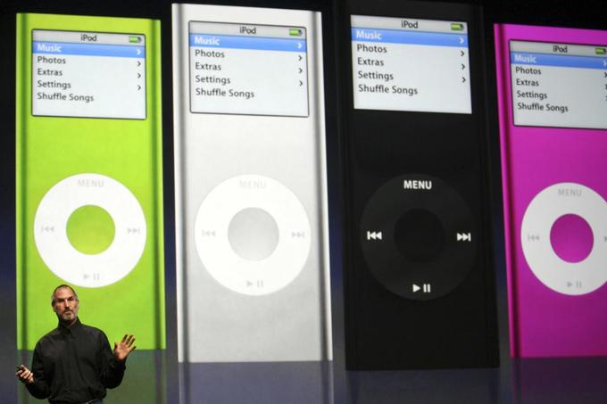 Dokaz, da je bil prioriteta zdaj iPhone, ne več iPod, je bila tudi ukinitev dogodkov, na katerih je Apple prej pompozno predstavljal nove iPode. Ti zdaj niso bili velika reč, temveč so igrali obstransko vlogo na predstavitvah novih iPhonov.  | Foto: Reuters