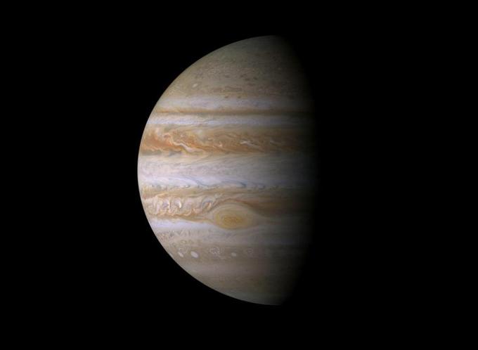 Konec leta 2000 je Jupiter na poti proti Saturnu, drugemu največjemu planetu v Osončju, obšlo plovilo Cassini. Fotografije, ki so jih posnele kamere na krovu Cassinija, so do pošiljk sonde Juno veljale za najbolj podrobne podobe Jupitra.  | Foto: NASA