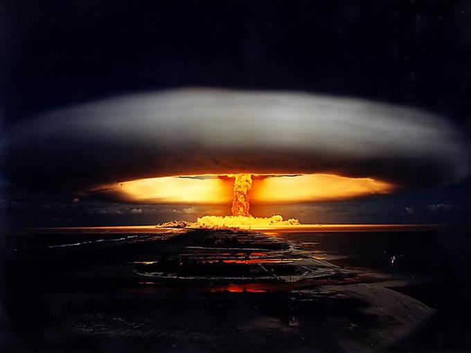 Sovjeti so medtem pozabili omeniti, da so samo osem mesecev prej na otočju Nova Zemlja v Arktičnem oceanu sprožili najmočnejše atomsko orožje vseh časov, kar 50-megatonsko carsko bombo. Kliknite na fotografijo za zgodbo. | Foto: Thomas Hilmes/Wikimedia Commons