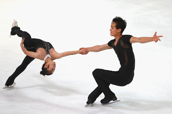 Par v umetnostnem drsanju Ryom Tae Ok in Kim Ju Sik sta edina severnokorejska športnika, ki sta se kvalificirala na olimpijske igre. | Foto: Getty Images