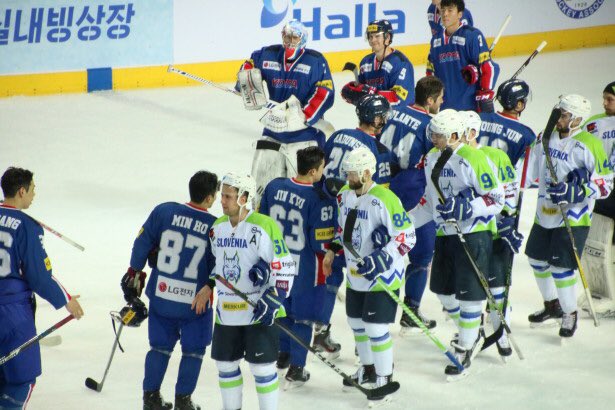 Slovenci so na edini pripravljalni tekmi pred OI v četrtek strli Južno Korejo. Srečanje so odigrali manj kot dan po prihodu v Azijo. | Foto: Hokejska zveza Slovenije