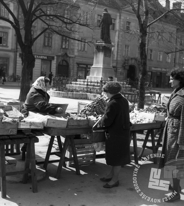 Ljubljanska tržnica v 60. letih | Foto: Marjan Ciglič, hrani MNZS