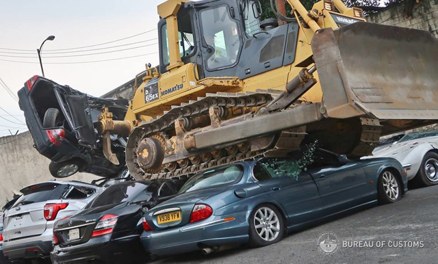 Filipini uničeni avto | Foto: 