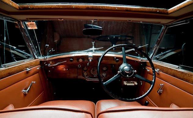 Zanimiv vozniški prostor prestižnega avtomobila iz časa pred drugo svetovno vojno | Foto: osebni arhiv/Lana Kokl