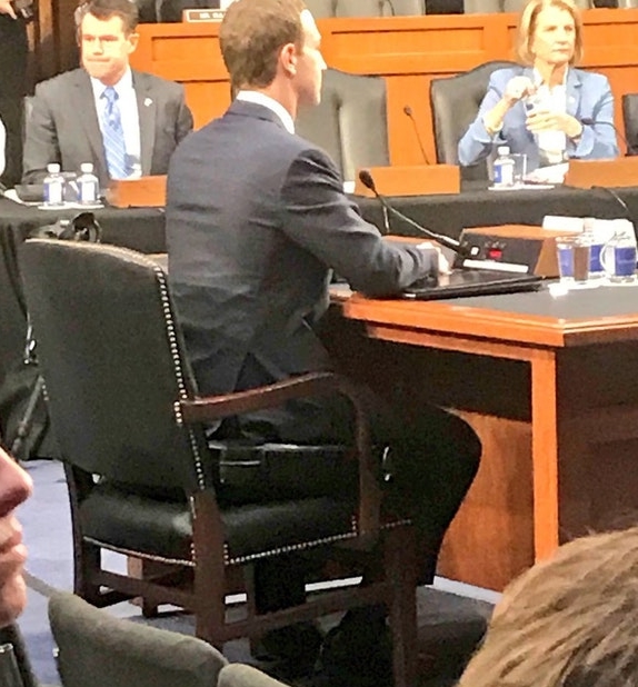 Mark Zuckerberg, stol | Foto: Twitter - Voranc