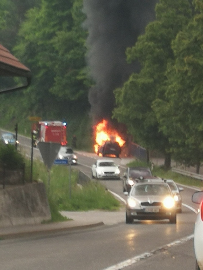 Goreč avto | Foto: Bralec Omar Hanuna