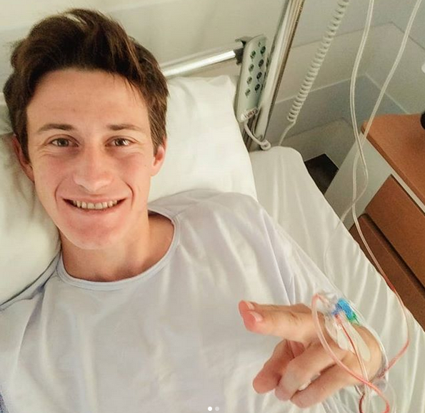 Za razliko od mlajših bratov Peter Prevc okreva po drugi operaciji gležnja v treh mesecih. | Foto: Instagram & Imdb