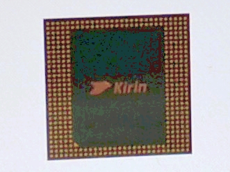 Kirin 980 ima 6,9 milijarde tranzistorjev na kvadratni centimeter - to je le ena od izboljšav, ki jo je omogočila sedemnanometrska tehnologija. | Foto: Srdjan Cvjetović
