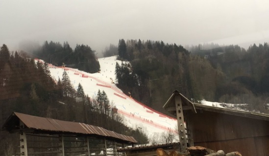 Med prvimi tremi plačljivimi parkirišči v kranjskogorski občini so tudi parkirišča pod žičnicami v Kranjski Gori. | Foto: Martin Pavčnik