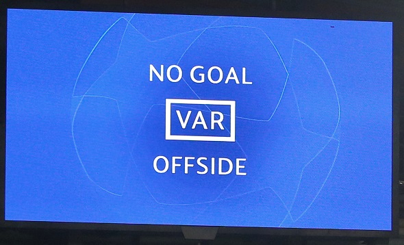 Videotehnologije VAR ni bila na voljo. | Foto: Reuters